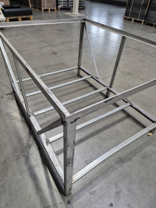 Skrzynia metalowa z profili