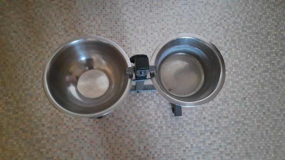 Стойка с мисками