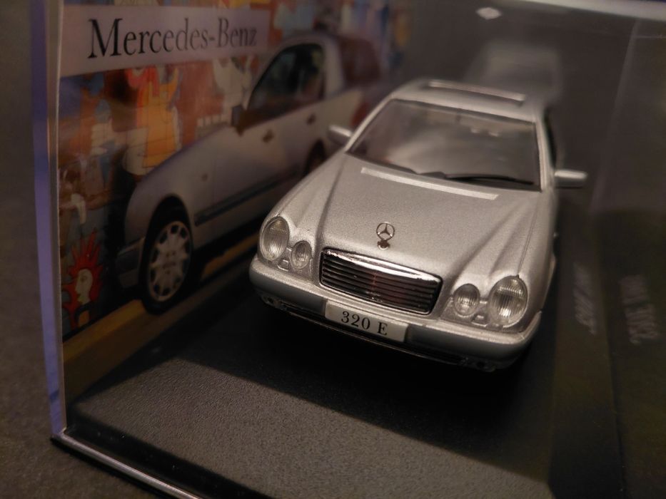 Miniatura 1.43 Mercedes Benz E320