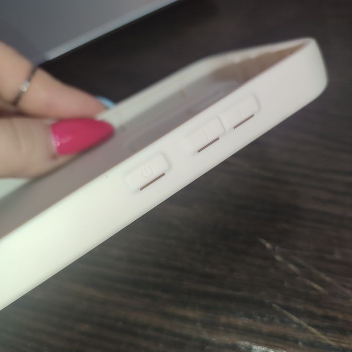 Новий чохол на Redmi Note 8 pro
дуже класний бампер
молочного кольору