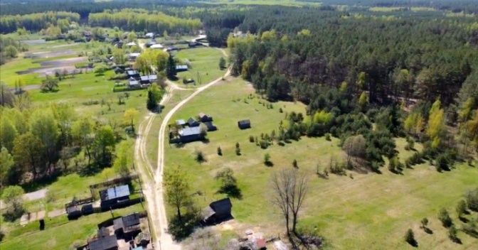 Будинок біля лісу та озера. Гута Ткачова.