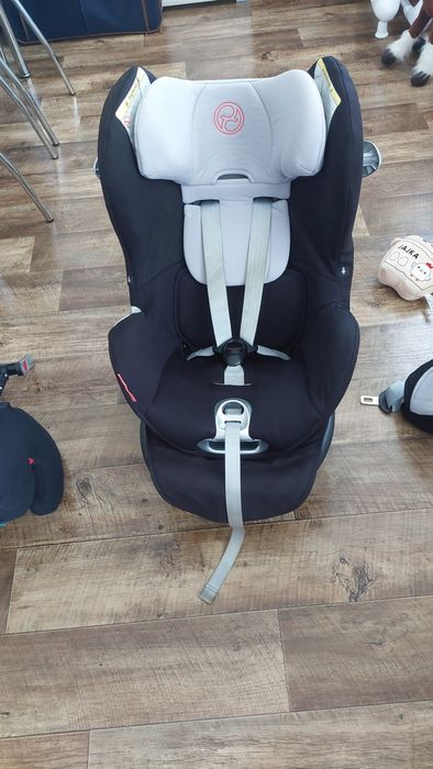 Fotelik samochodowy zestawCYBEX Solution X-fix.