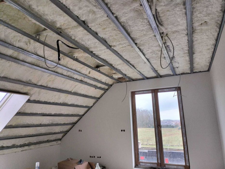 Izolacje natryskowe, ocieplanie pianą, ocieplanie dachu, Piana pur