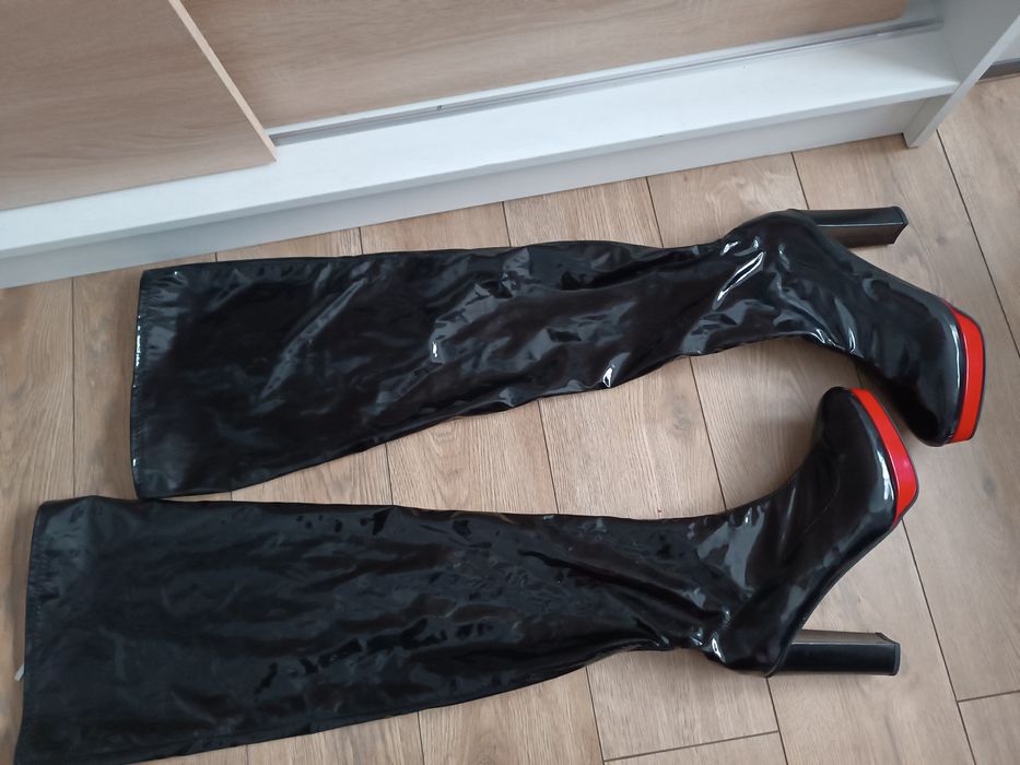 Czarne lakierowane kozaki na obcasie rozmiar 47