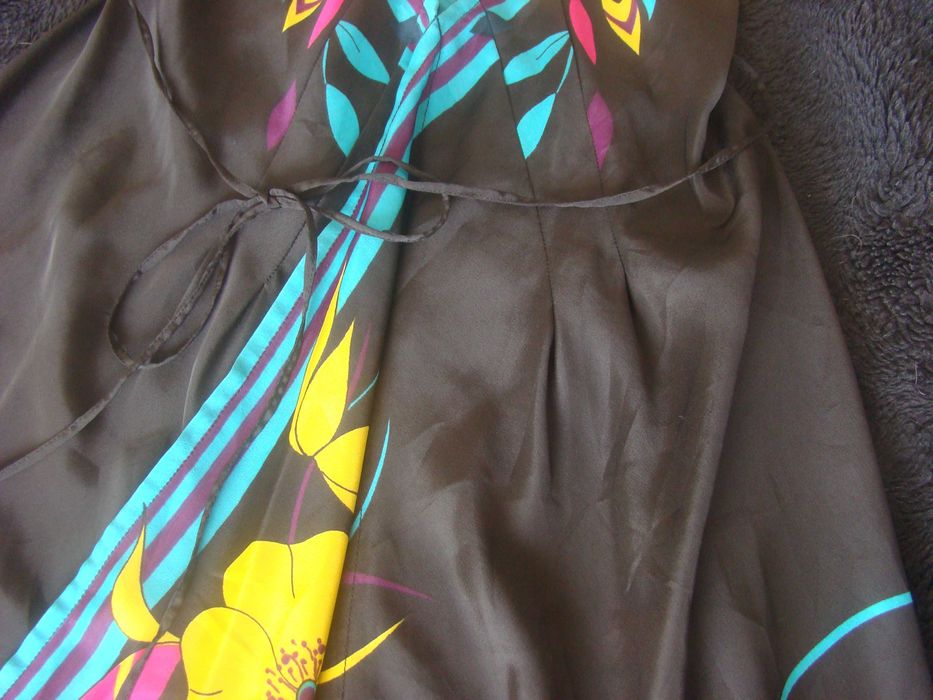 Vestido midi de cetim estampado da Mango