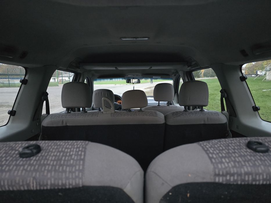 Dacia Logan (7 МІСЦЬ)