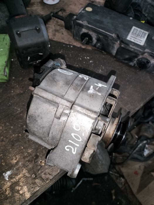 Генератор Volkswagen  Т4 2.4 1990-2003 074903023A