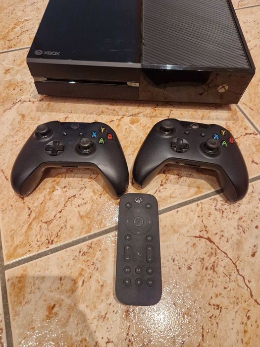 Xbox One, 2 comandos + 1 comando TV