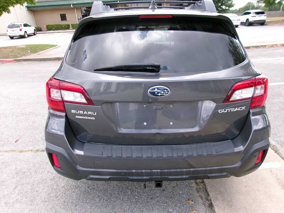 Subaru Outback Limited      2018