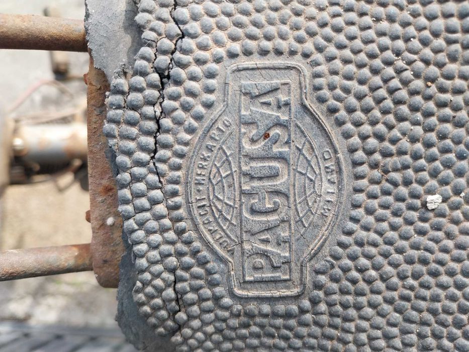 MOTA COM PEDAIS Antiguidades