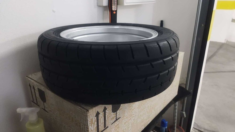 Jantes 106 GTI com pneus Yokohama A052 novos