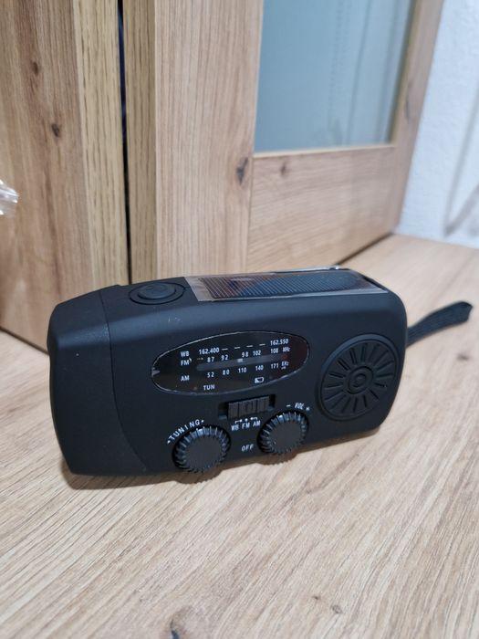 Rádio de emergência solar e manivela. Novo
