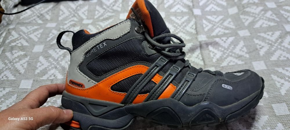 Кросівки зимові жіночі