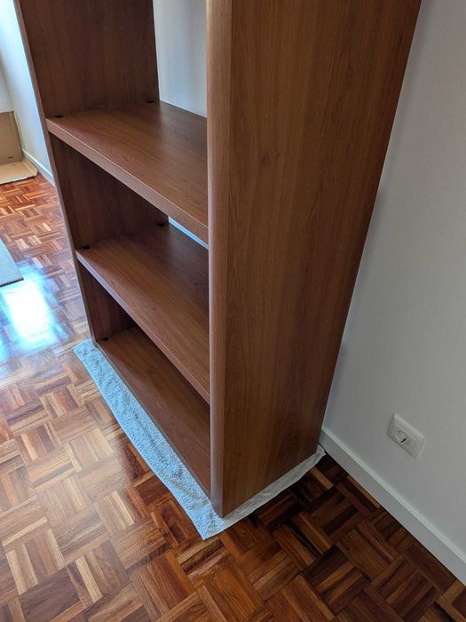 Estante de Livros em Madeira Maciça - Cor cerejeira - Robusta e elegante