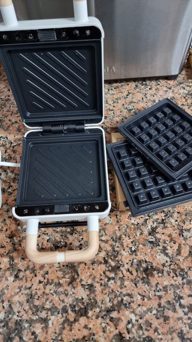 Tostadeira e maquina de waffles HOFFEN