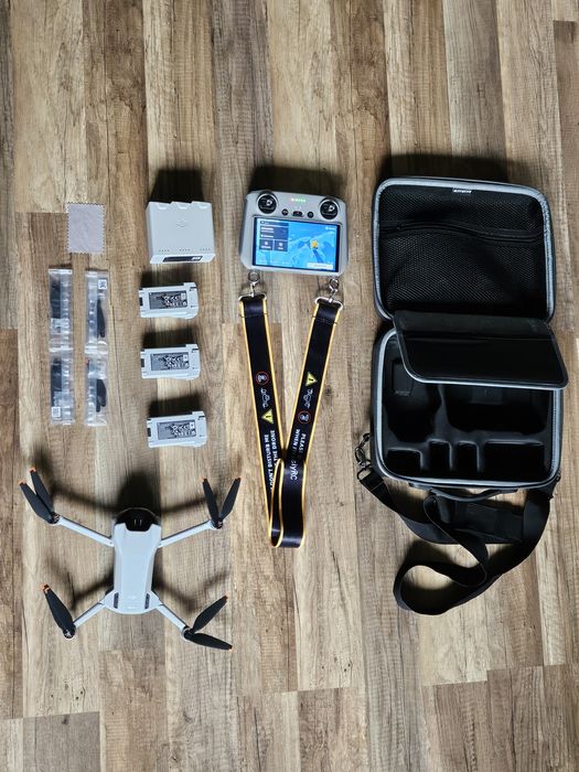Dron dji mini 3 pilot RC, zestaw premium +  fly more combo