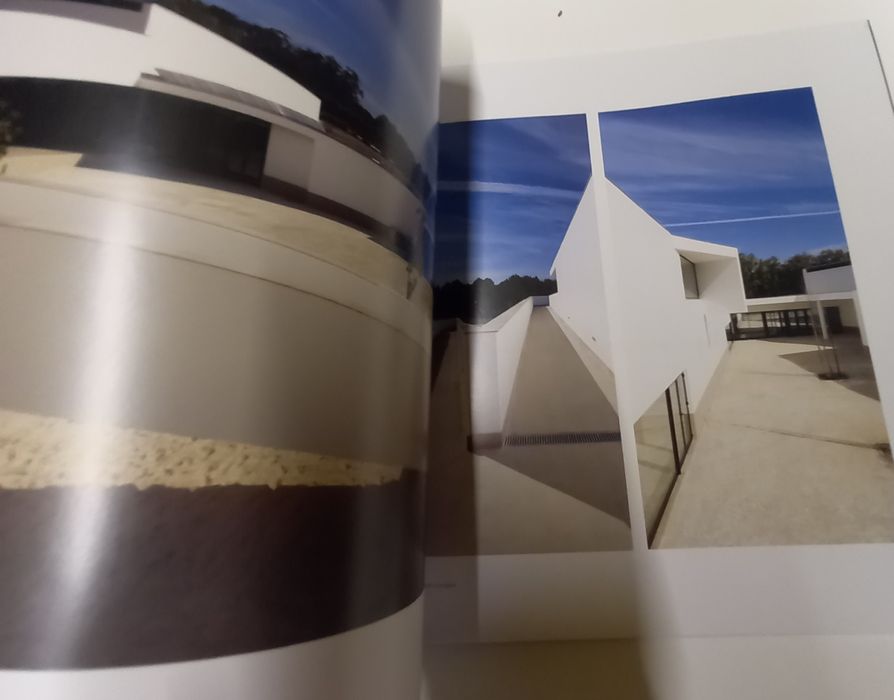 Grande Livro álbum sobre as escolas de Óbidos arquitetura