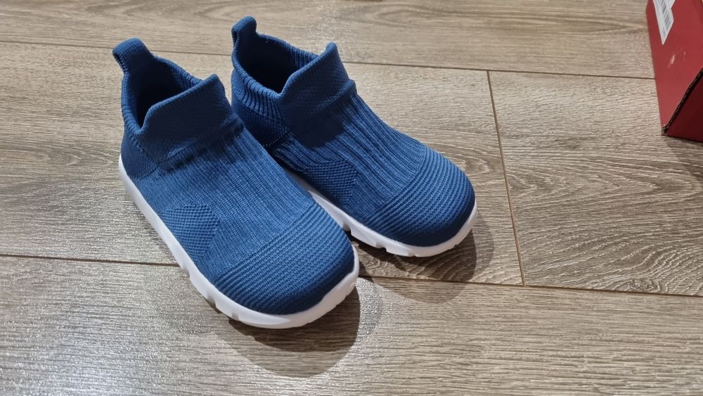 Sneakersy chłopięce wsuwane trampki 25