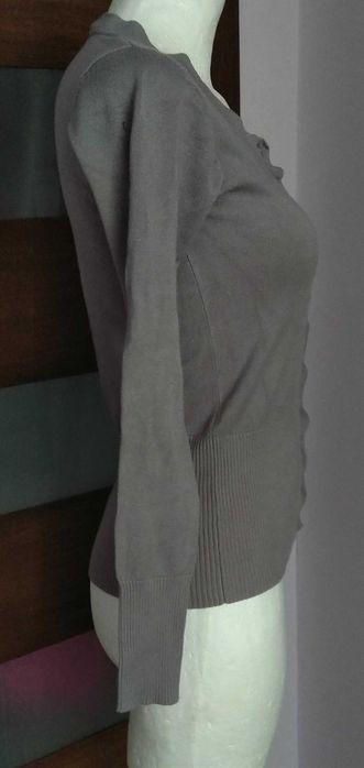 Szary krótki sweterek ze ściągaczem guziki prążki basic style y2k 00s