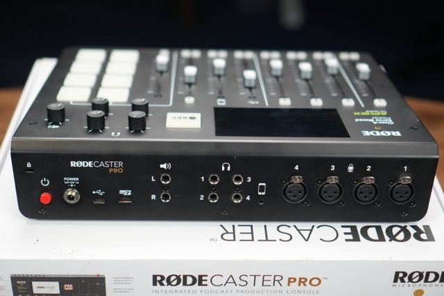 Rodecaster Pro - Pełny Komplet w Kartonie + DC-USB1 + Osłona