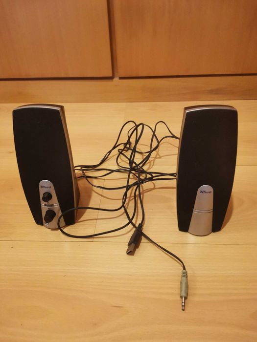 Vendo 2 pares de colunas USB praticamente sem uso