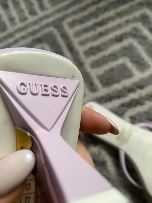 Klapki Guess rozmiar 38