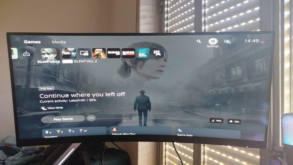 Monitor Curvo AOC e Monitor plano ASUS