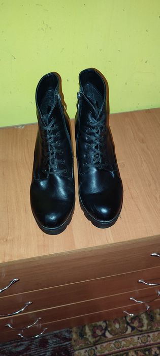 Продам Деми ботинки кожаные