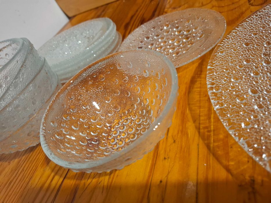 Komplet talerzy z miseczkami antyk