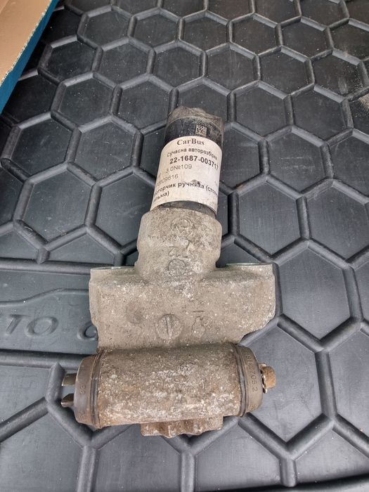 Моторчик ручника правий  Таурег 2010-2018