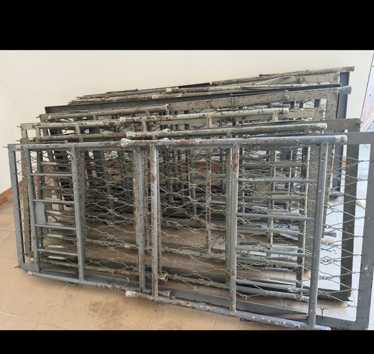 Sprzedam łóżka metalowe wojskowe 80x200