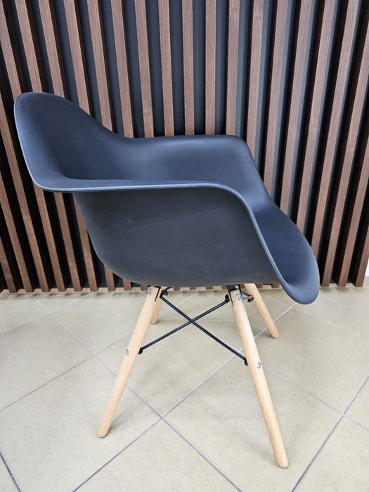 Czarne krzesło DAW MILANO DESIGN 211WF