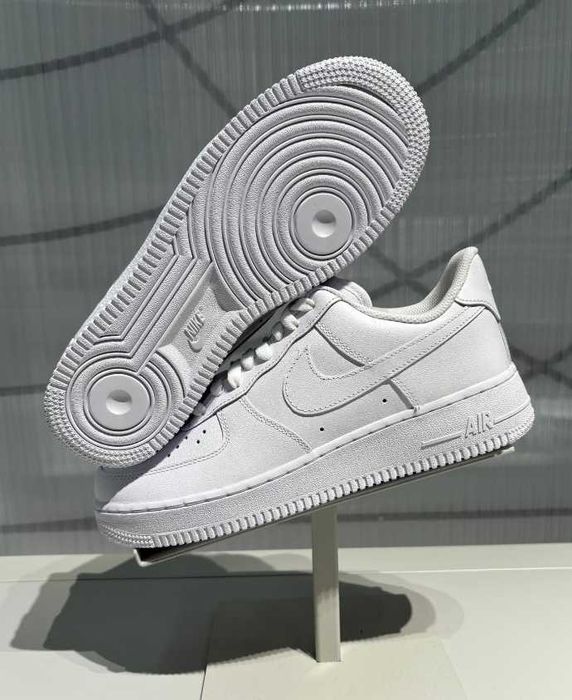 Buty sportowe męskie Nike Air Force 1 07 białe 45