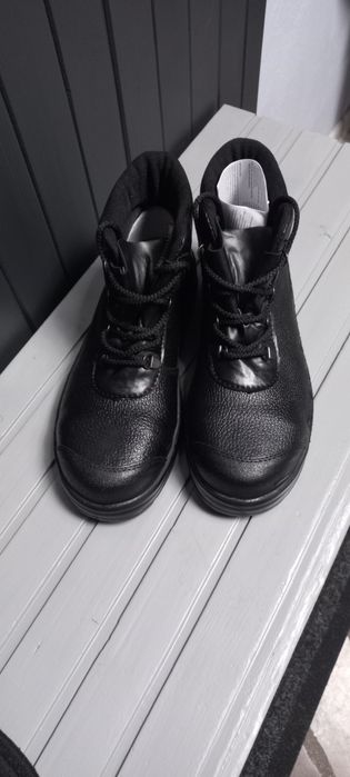 Nowe buty bezpieczne BHP 42