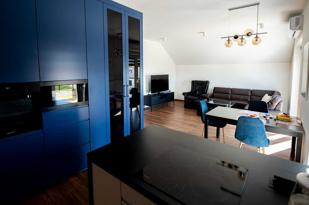 Biuro z mieszkaniem, magazyn, hala produkcyjna