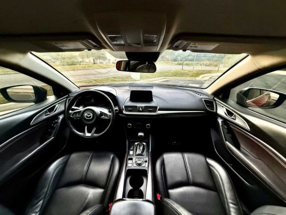 Mazda 3 Touring      2018