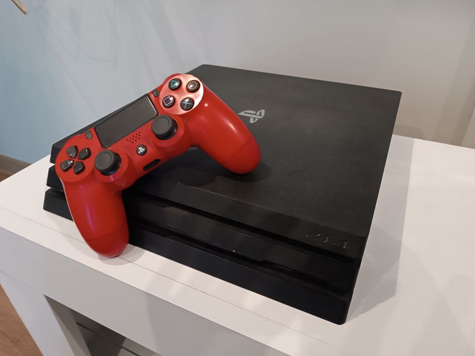 Konsola PS4 Pro 1TB + pad
