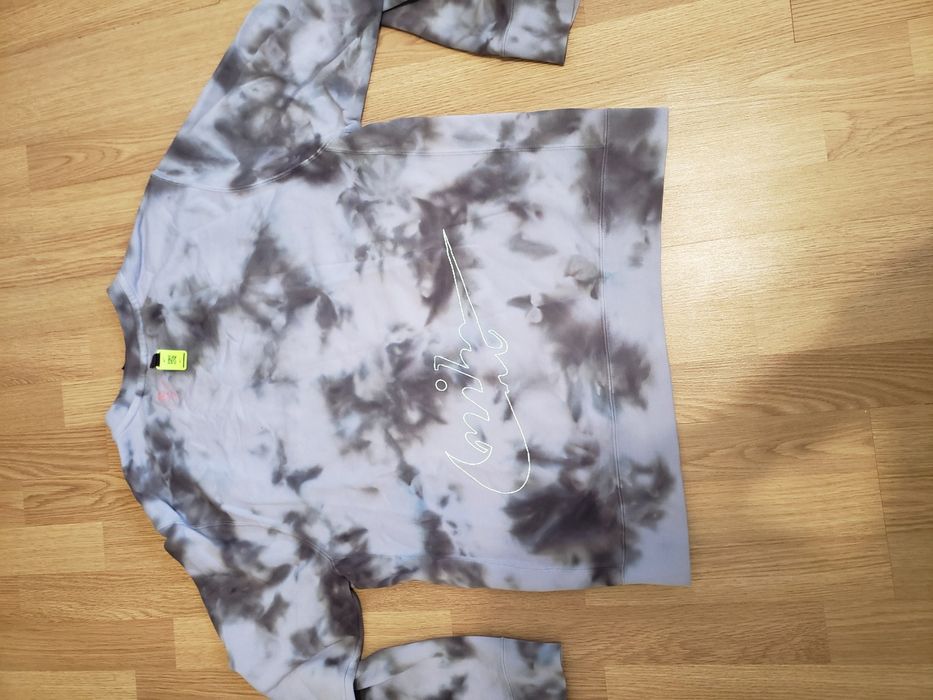 Продам новий світшот Nike.
Стан новий, не ношений. Розмір M. Колір сір