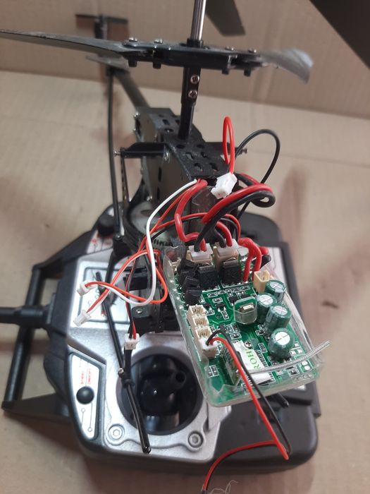 Гелікоптер на радіокеруванні Lishitoys Phantom 6010.