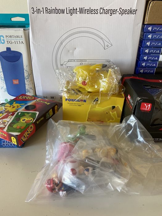 Vários produtos de tecnologia e Brinquedos