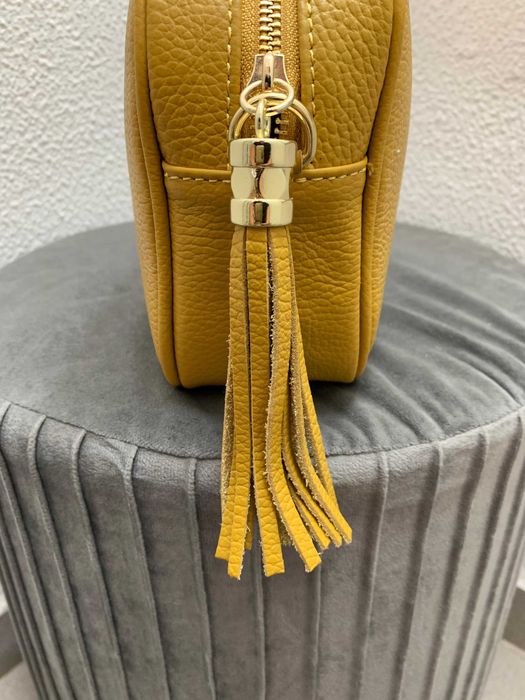 BOLSA CLUCH MOSTARDA-AMARELA PINGENTE DE FRANJA COURO/PELE