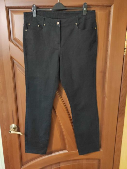 Джинси чорні жіночі завужені до низу на р.52-xl