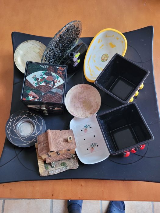 Conjunto de varias peças, loiça, acessórios entre outros