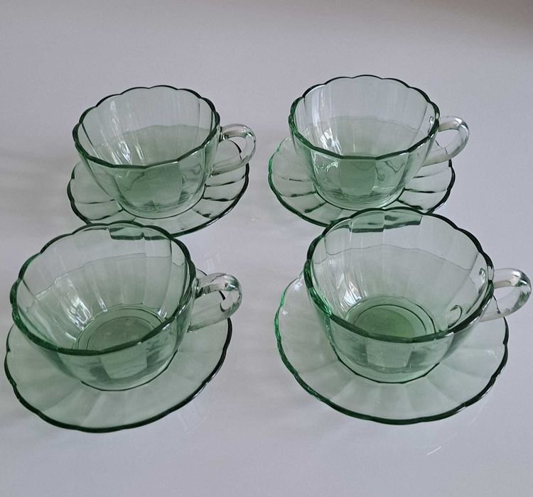 Filiżanki cztery sztuki