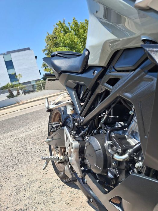 Honda CB125R 2022
