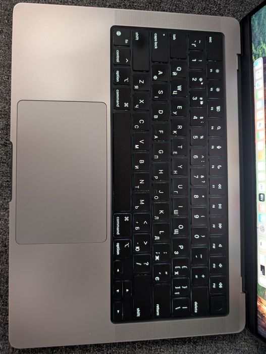 AI MacBook Pro 14" — M1 Max, 32GB RAM / GPU 32 cores