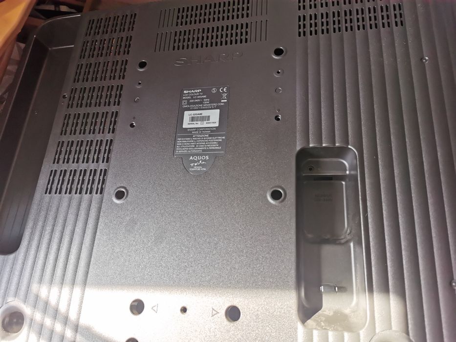 Телевізор sharp 32"