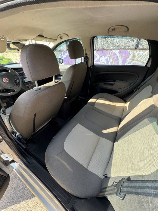 Автомобіль FIAT  Linea