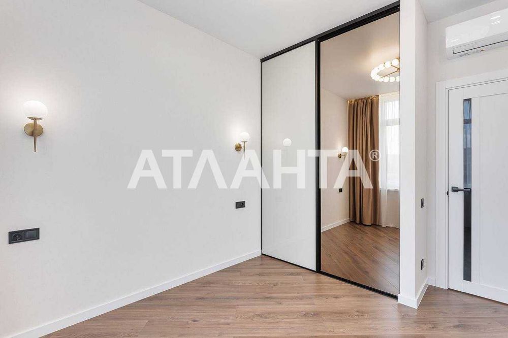 3-кім з видом у двір та на іподром у ЖК "67 Перлина" (тераса)