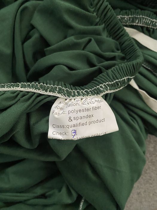 Elastyczny zielony pokrowiec na kanapę 145-185cm